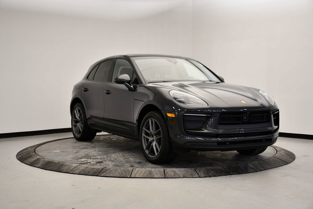 Certified 2025 Porsche Macan image 9