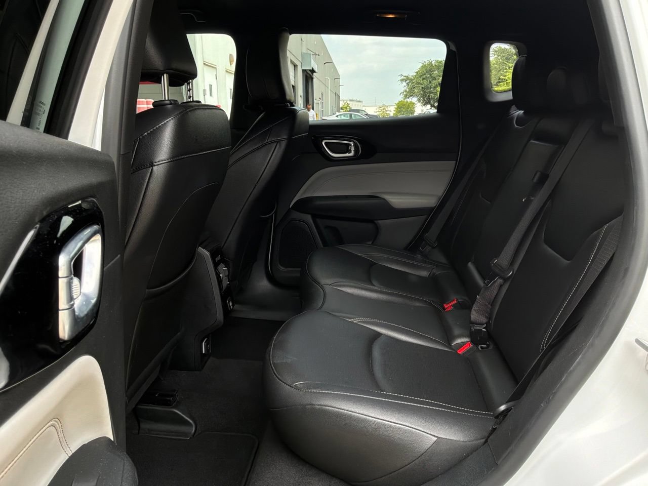 Used 2025 Jeep Compass Limited AWD/4WD image 12