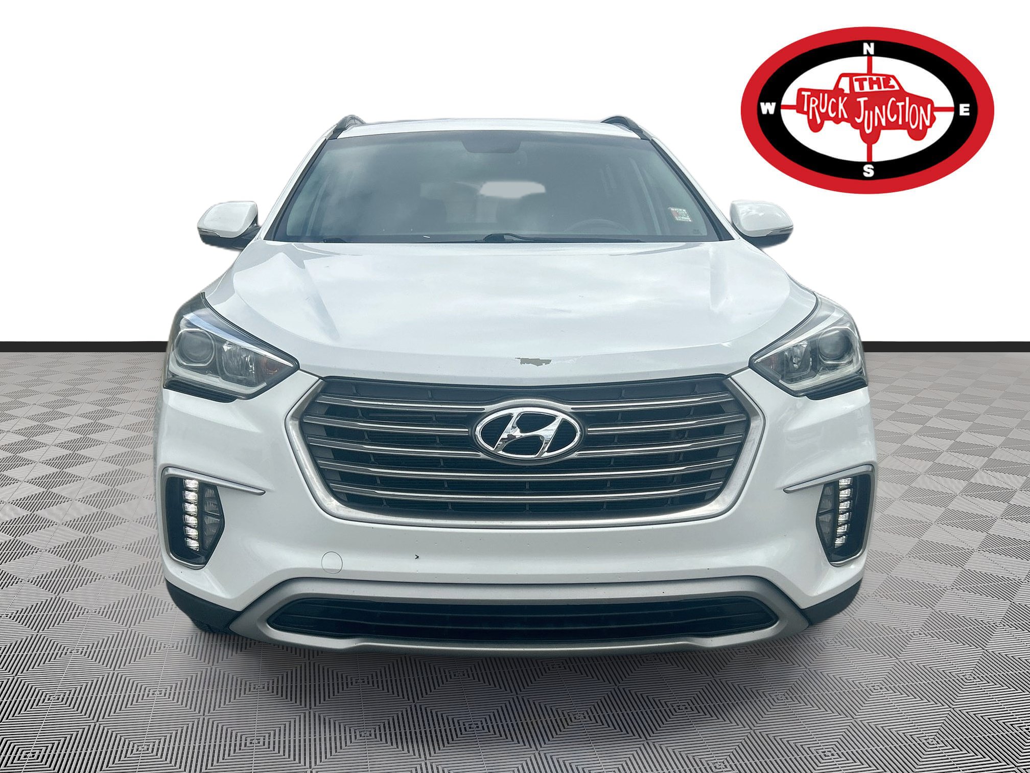 Used 2017 Hyundai Santa Fe SE w/ SE Premium Package 02 FWD image 2