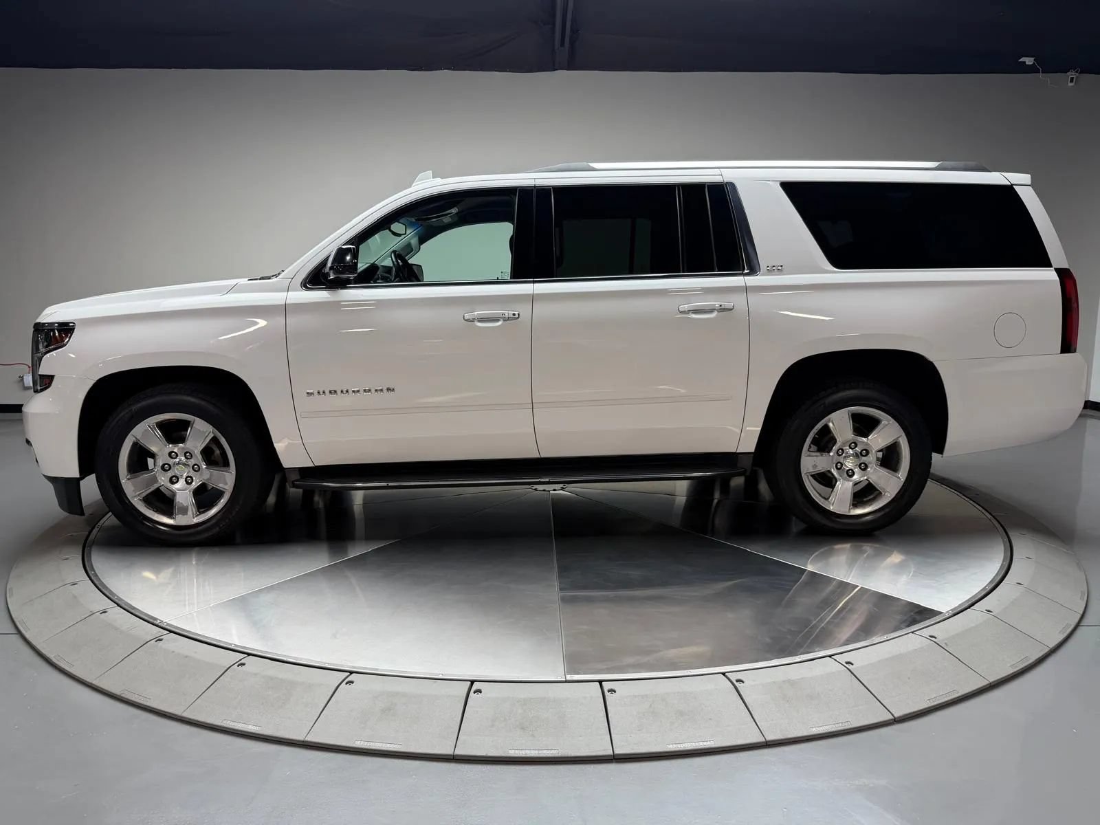 Used 2016 Chevrolet Suburban LTZ AWD/4WD image 4