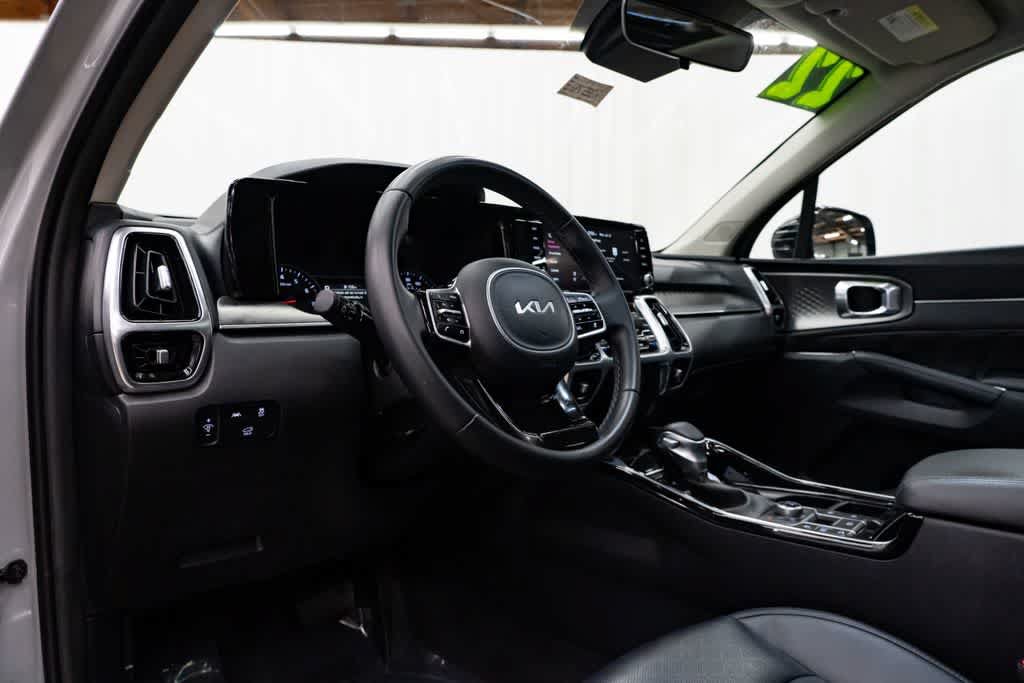 Used 2022 Kia Sorento SX AWD/4WD image 24