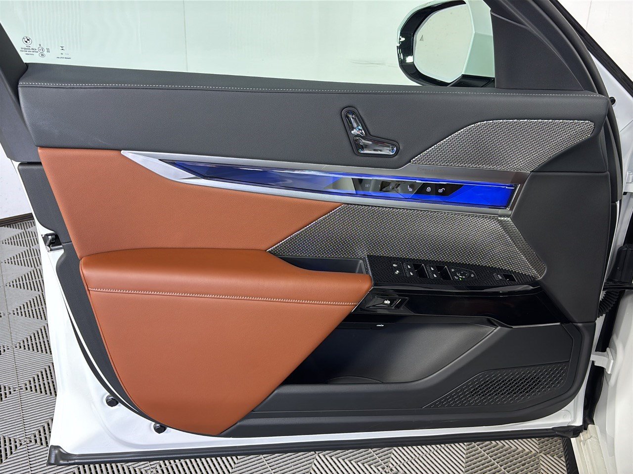 Certified 2023 BMW i7 xDrive60 AWD/4WD image 14