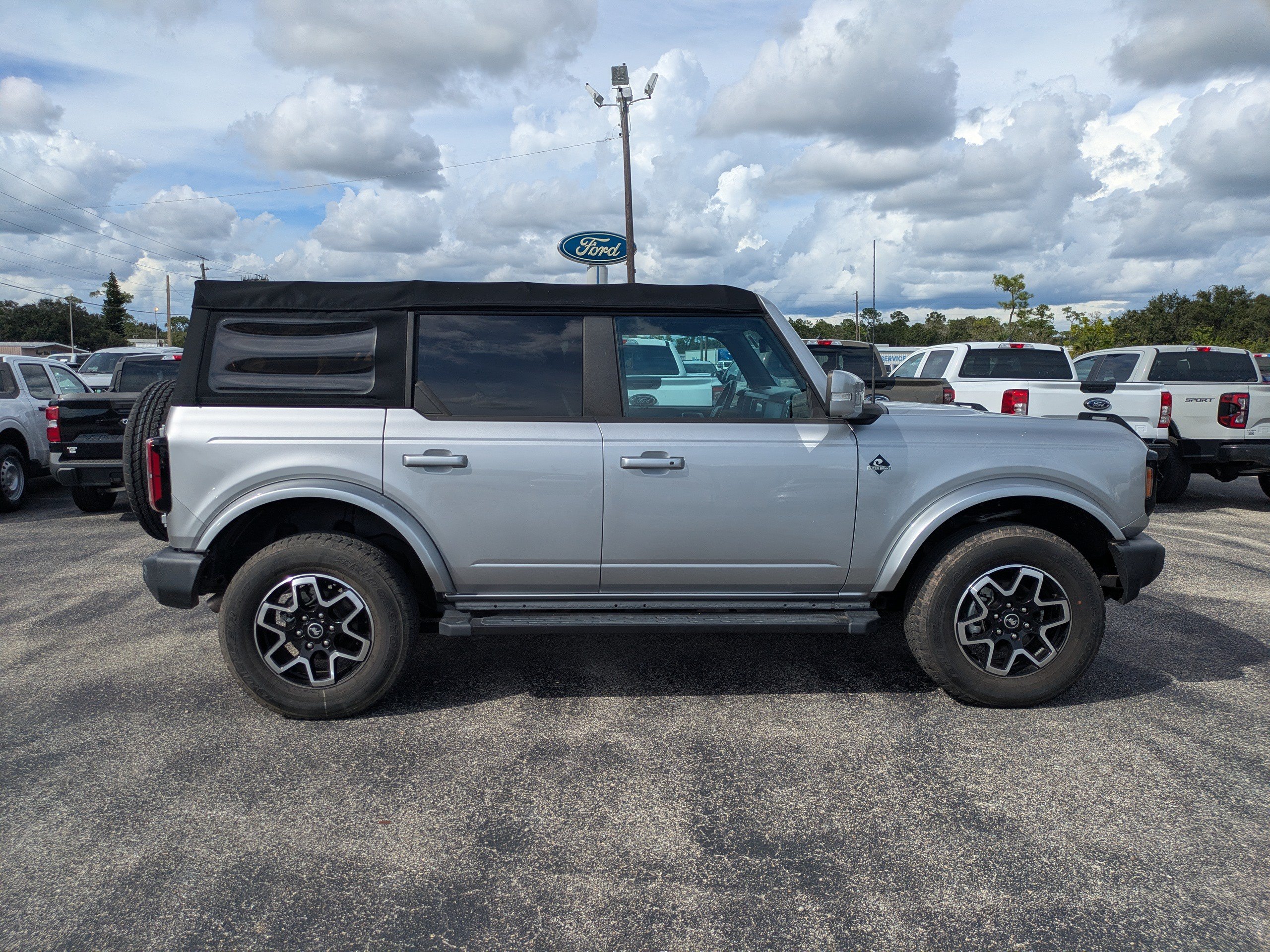 Used 2021 Ford Bronco Outer Banks AWD/4WD image 3