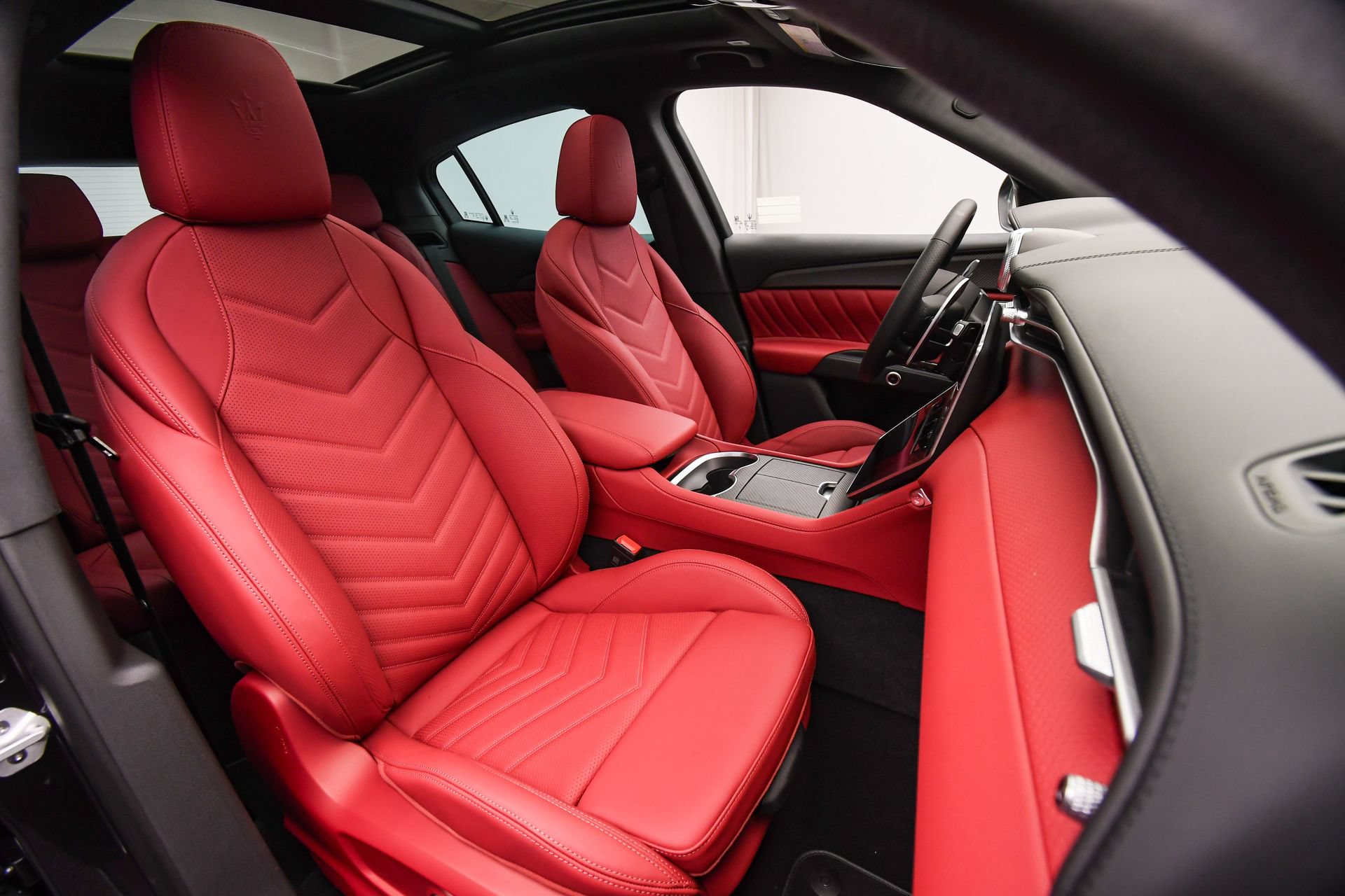 Used 2025 Maserati Grecale Modena AWD/4WD image 16