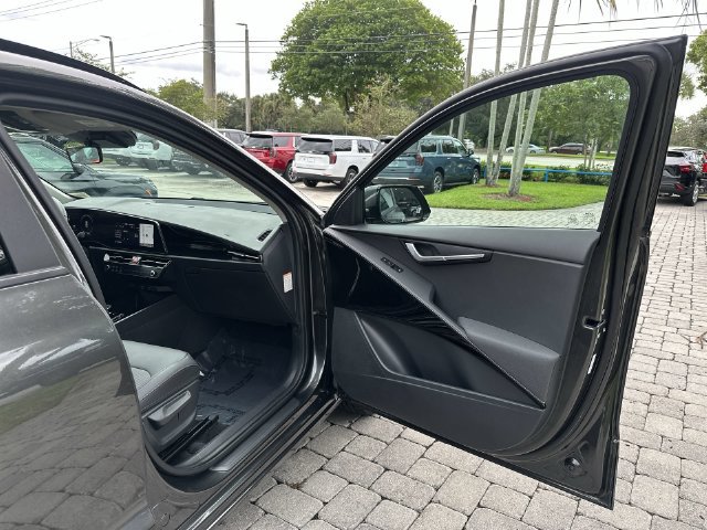 Used 2024 Kia Niro Wind FWD image 23