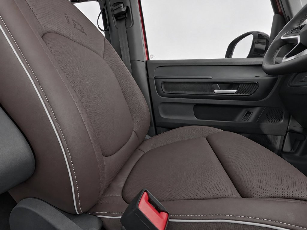 Certified 2025 Volkswagen ID. Buzz Pro S Plus AWD/4WD image 21