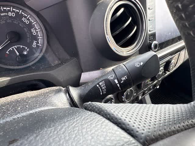 Used 2022 Toyota Tacoma TRD Off-Road AWD/4WD image 17