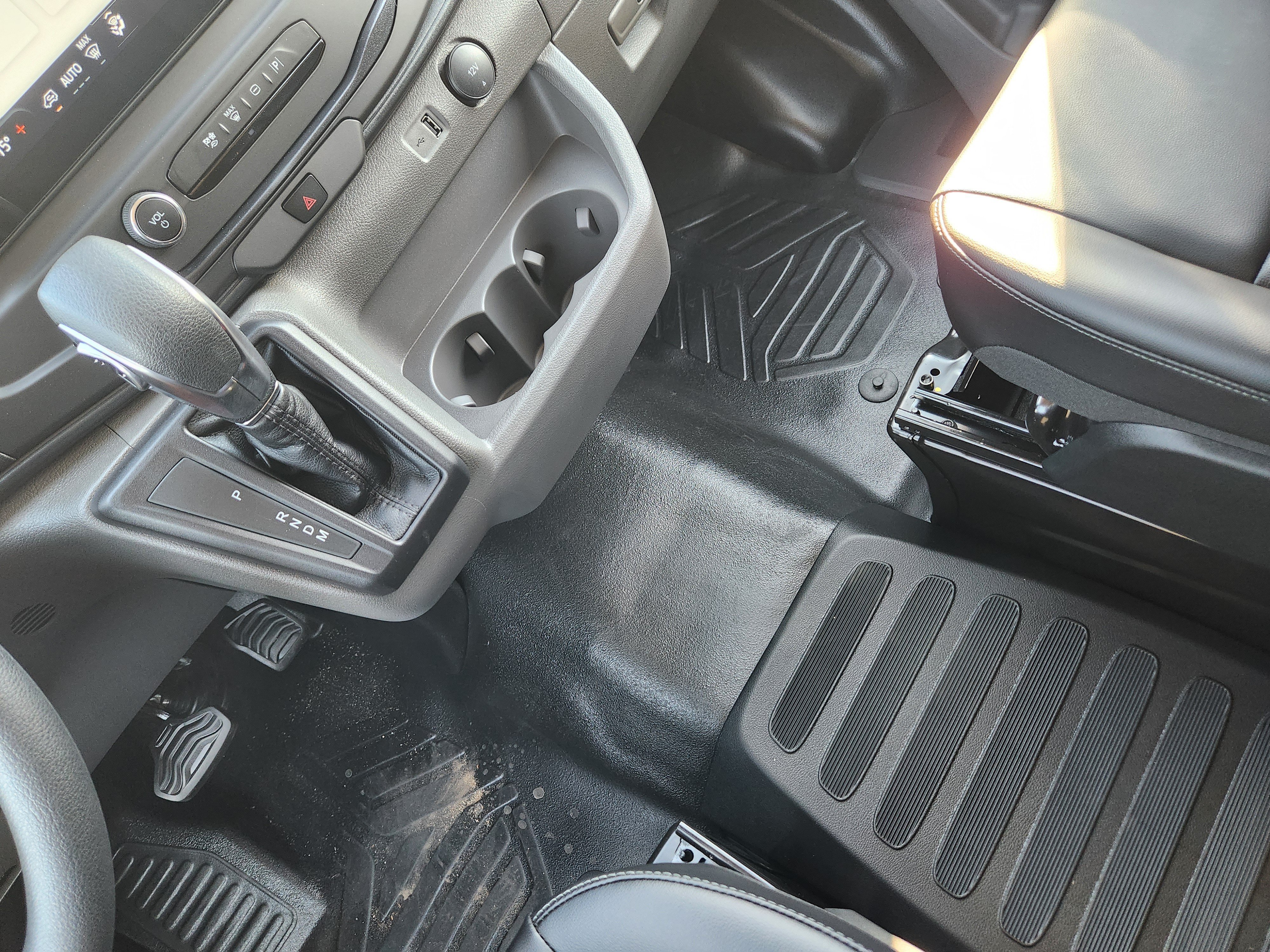 New 2027 Ford Transit 150 Low Roof RWD image 15