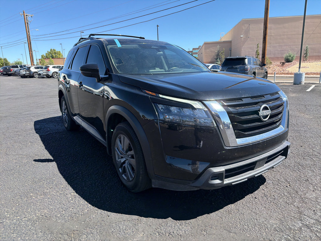 Used 2023 Nissan Pathfinder SV w/ SV Premium Package AWD/4WD image 3