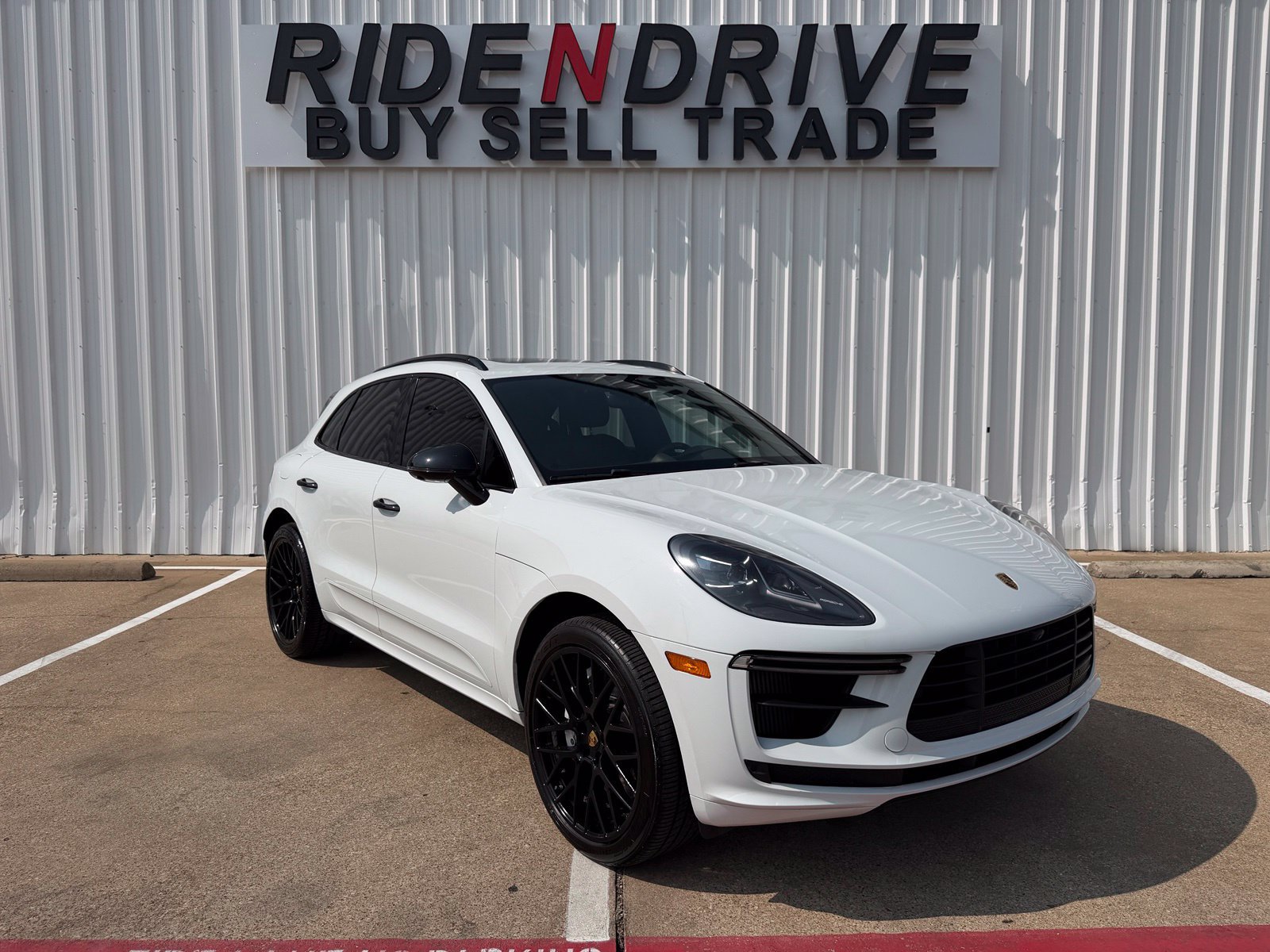 Used 2021 Porsche Macan Turbo AWD/4WD image 8