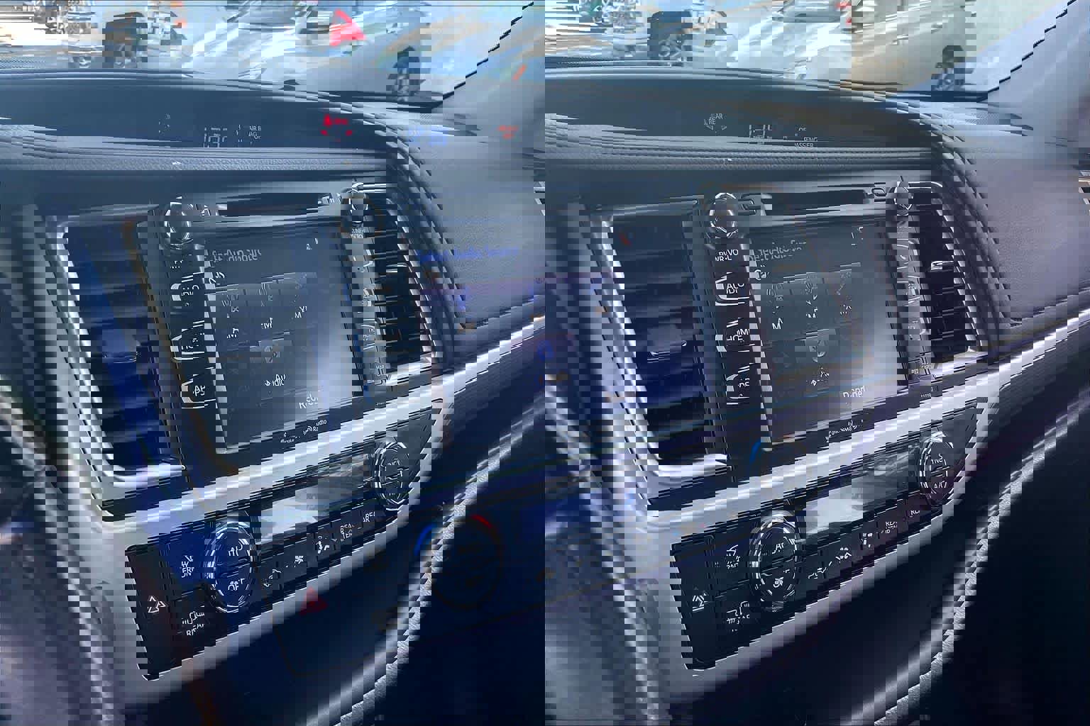 Used 2019 Toyota Highlander SE image 23