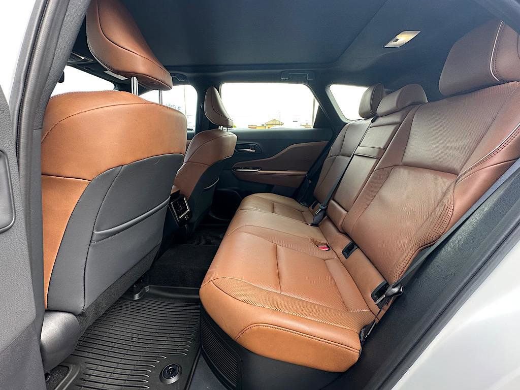 Certified 2025 Toyota Crown Signia image 16