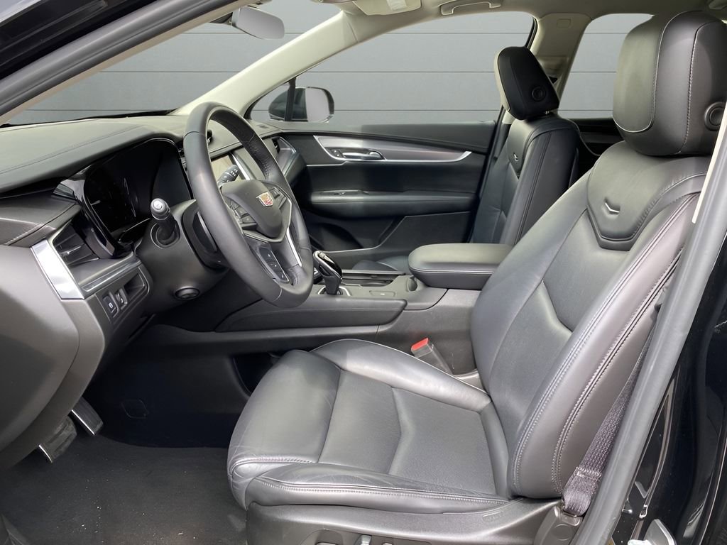 Used 2018 Cadillac XT5 Luxury w/ LPO, Sport Package image 13