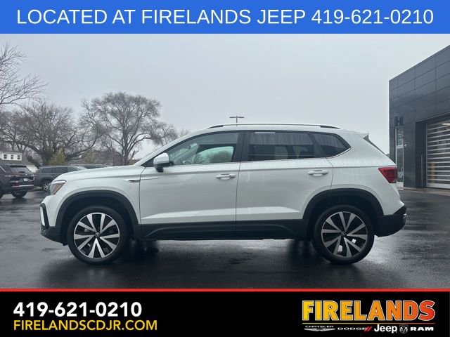 Used 2024 Volkswagen Taos SE image 4