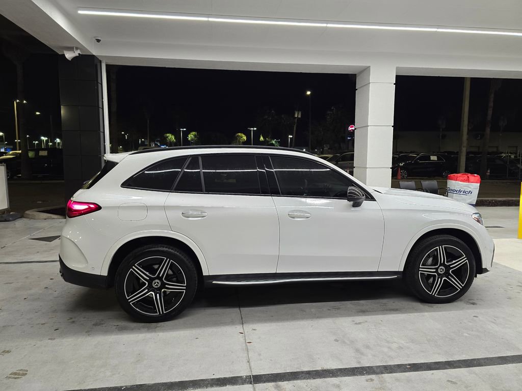 Used 2025 Mercedes-Benz GLC 300 4MATIC w/ AMG Line image 7