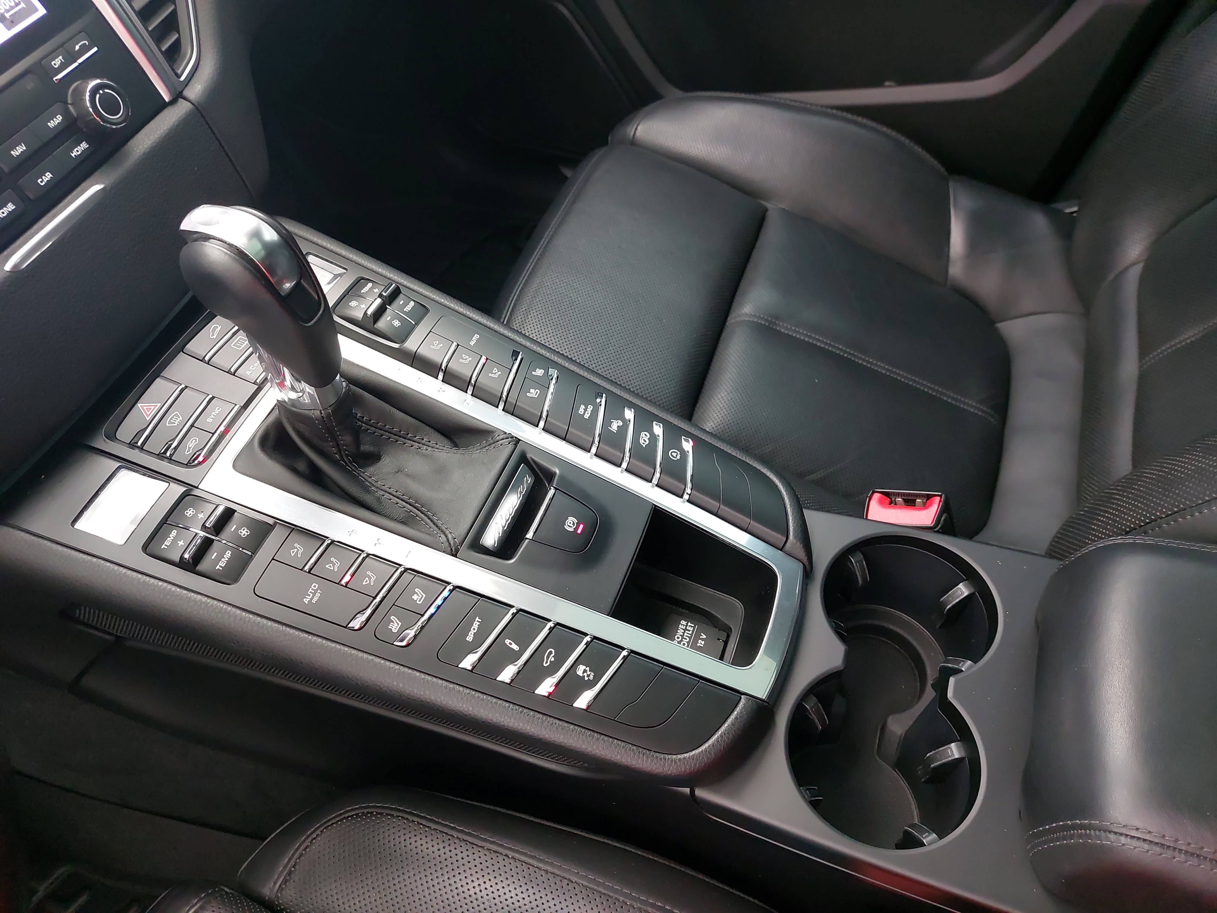 Certified 2017 Porsche Macan GTS AWD/4WD image 27