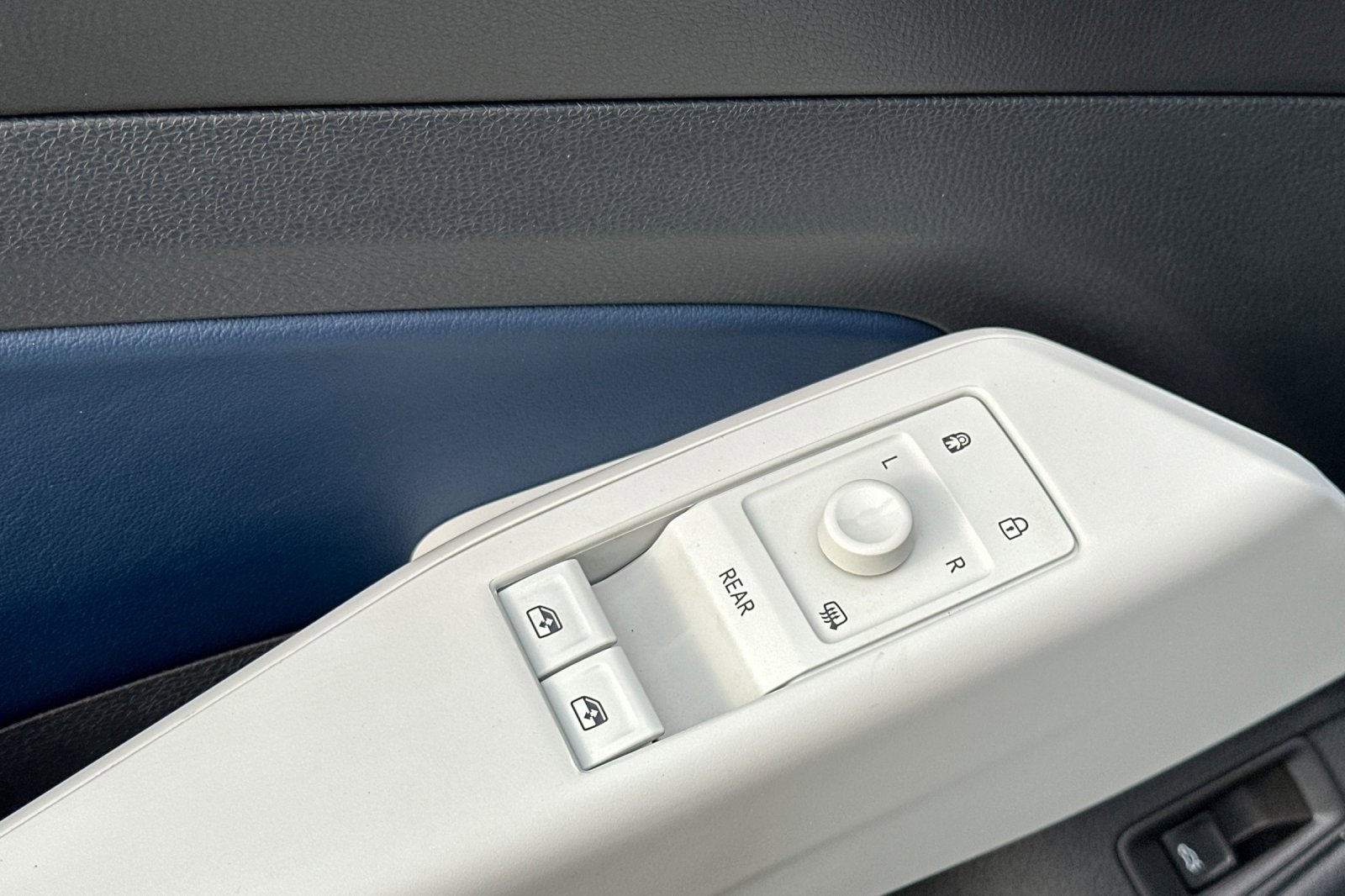 Used 2023 Volkswagen ID.4 Pro S image 11