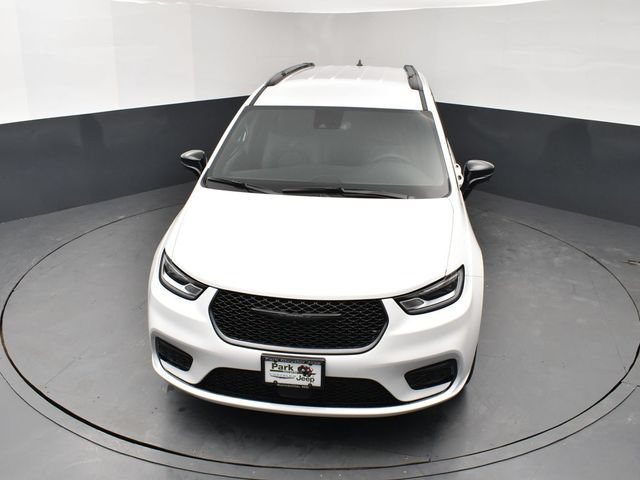 New 2026 Chrysler Pacifica Select w/ S Appearance Package AWD/4WD image 14