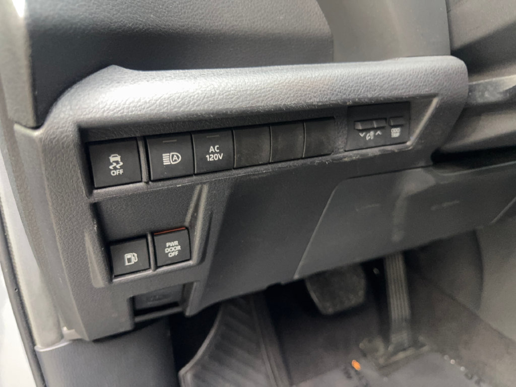 Used 2025 Toyota Sienna XLE Woodland Edition AWD/4WD image 58