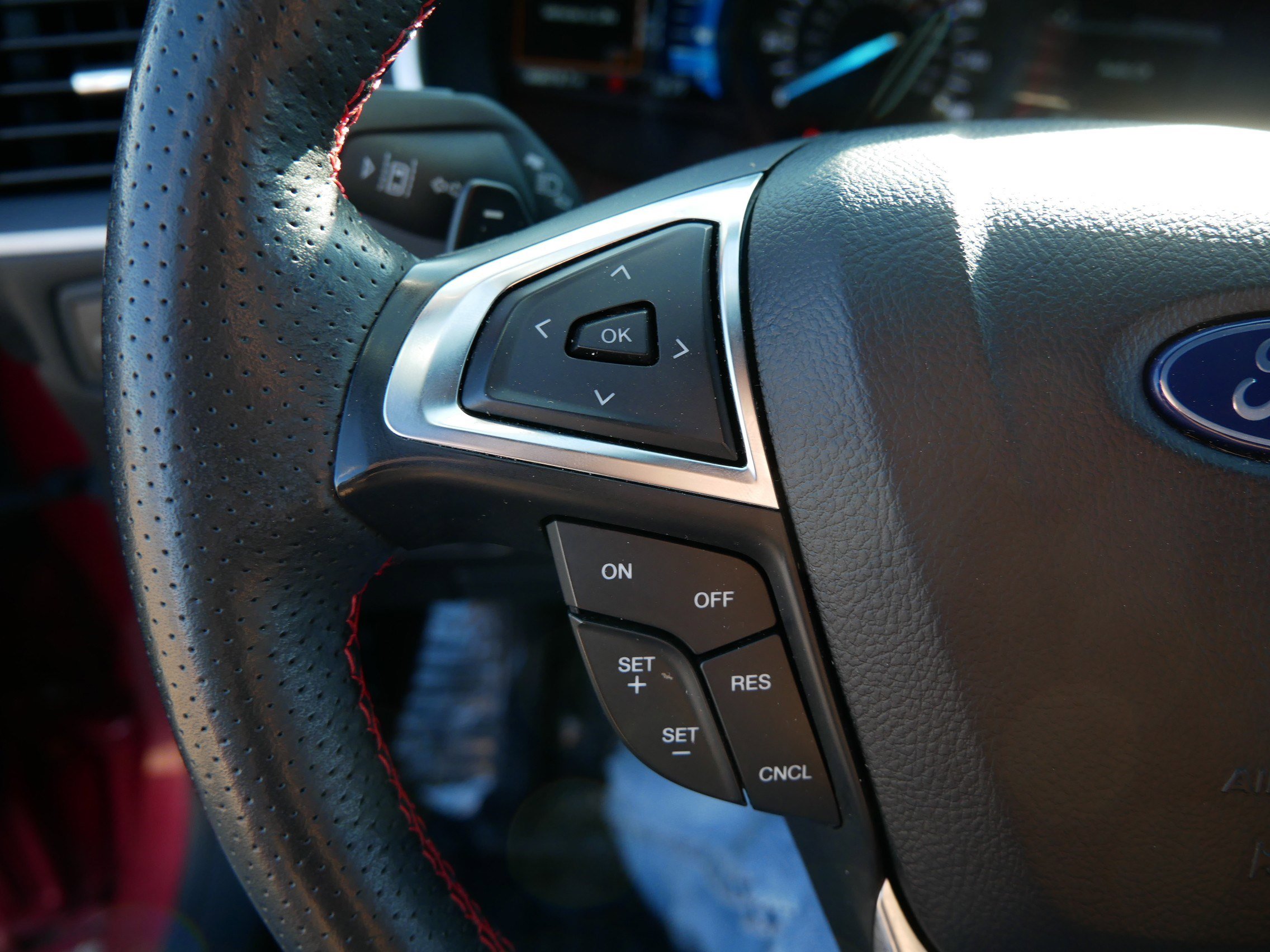 Used 2020 Ford Edge ST-Line w/ Cold Weather Package AWD/4WD image 28