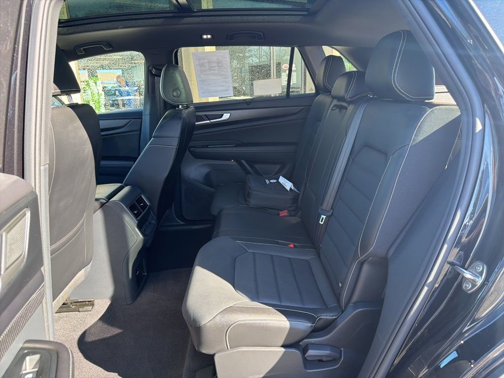 Used 2025 Volkswagen Atlas Cross Sport SEL R-Line image 31