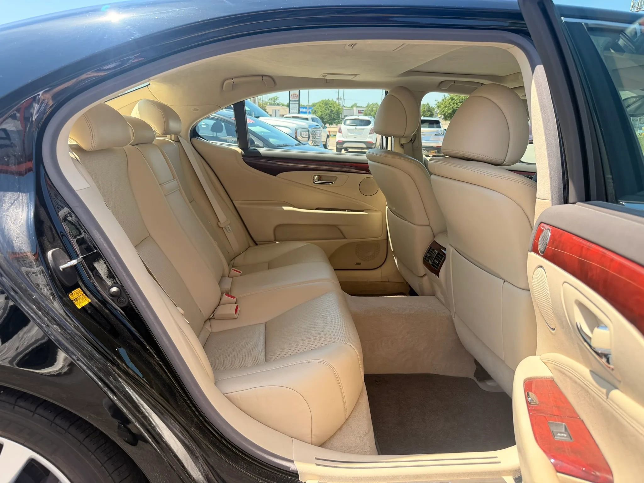 Used 2011 Lexus LS 460 L w/ Luxury Pkg AWD/4WD image 31