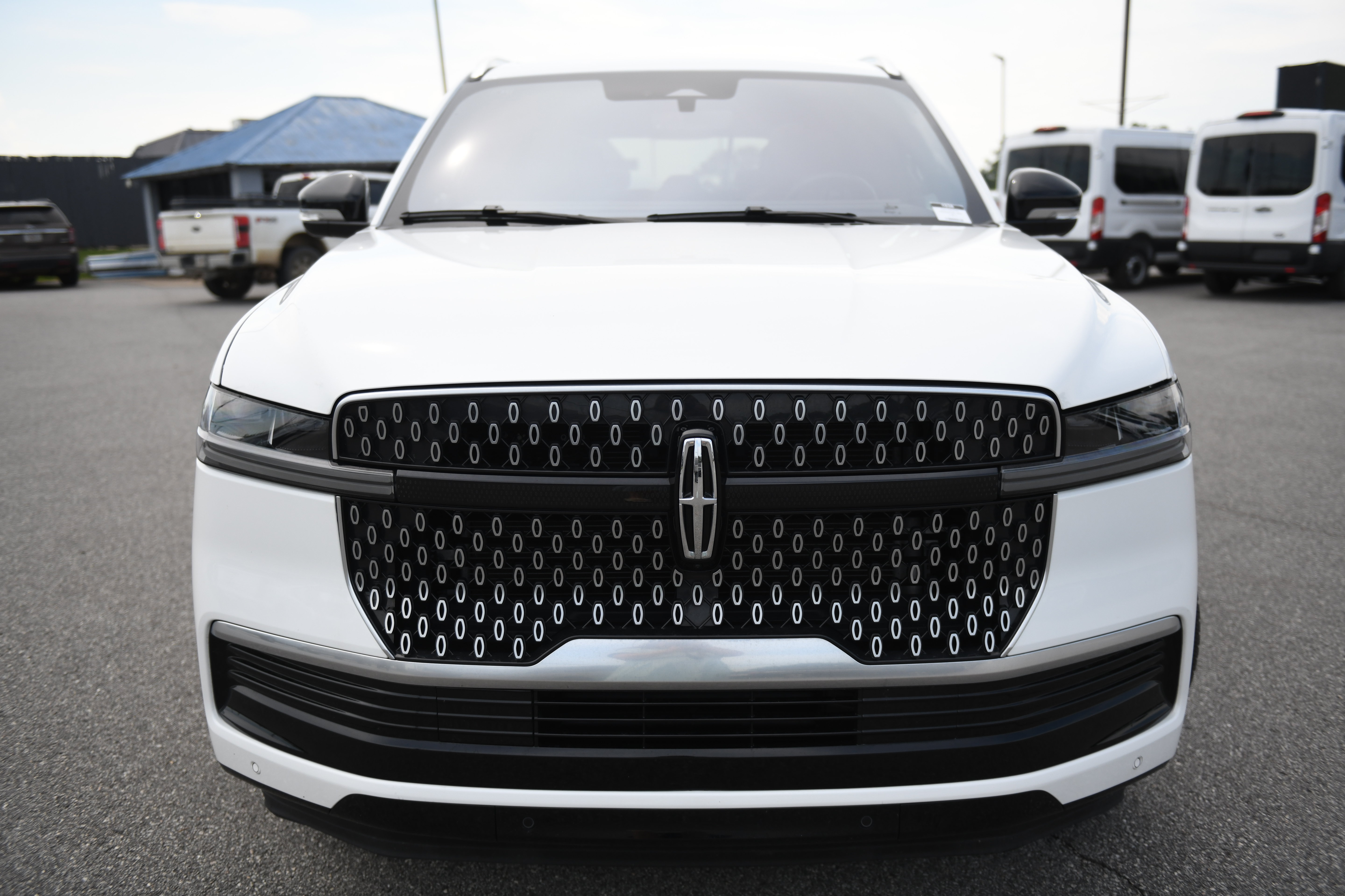 Used 2025 Lincoln Navigator Reserve AWD/4WD image 6