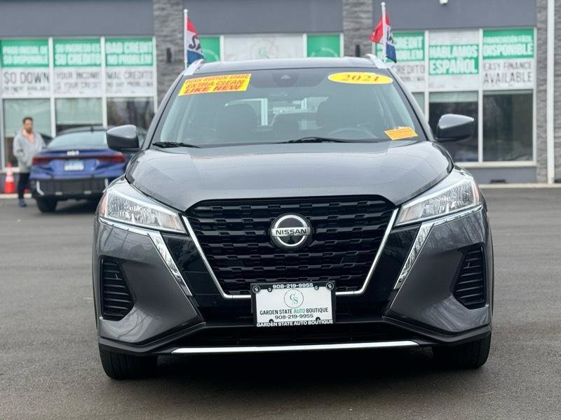 Used 2021 Nissan Kicks SV image 2
