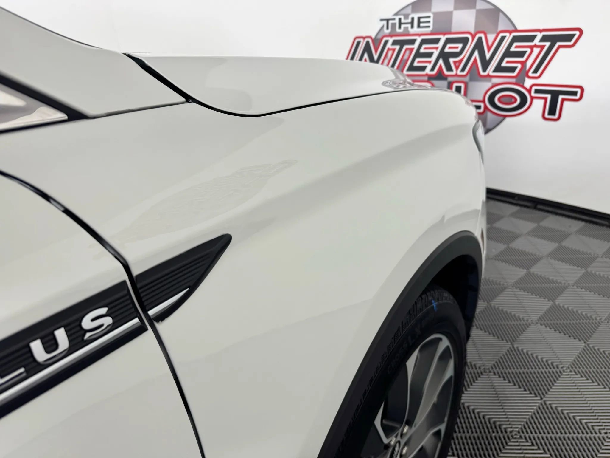 Used 2023 Lincoln Nautilus Reserve image 32