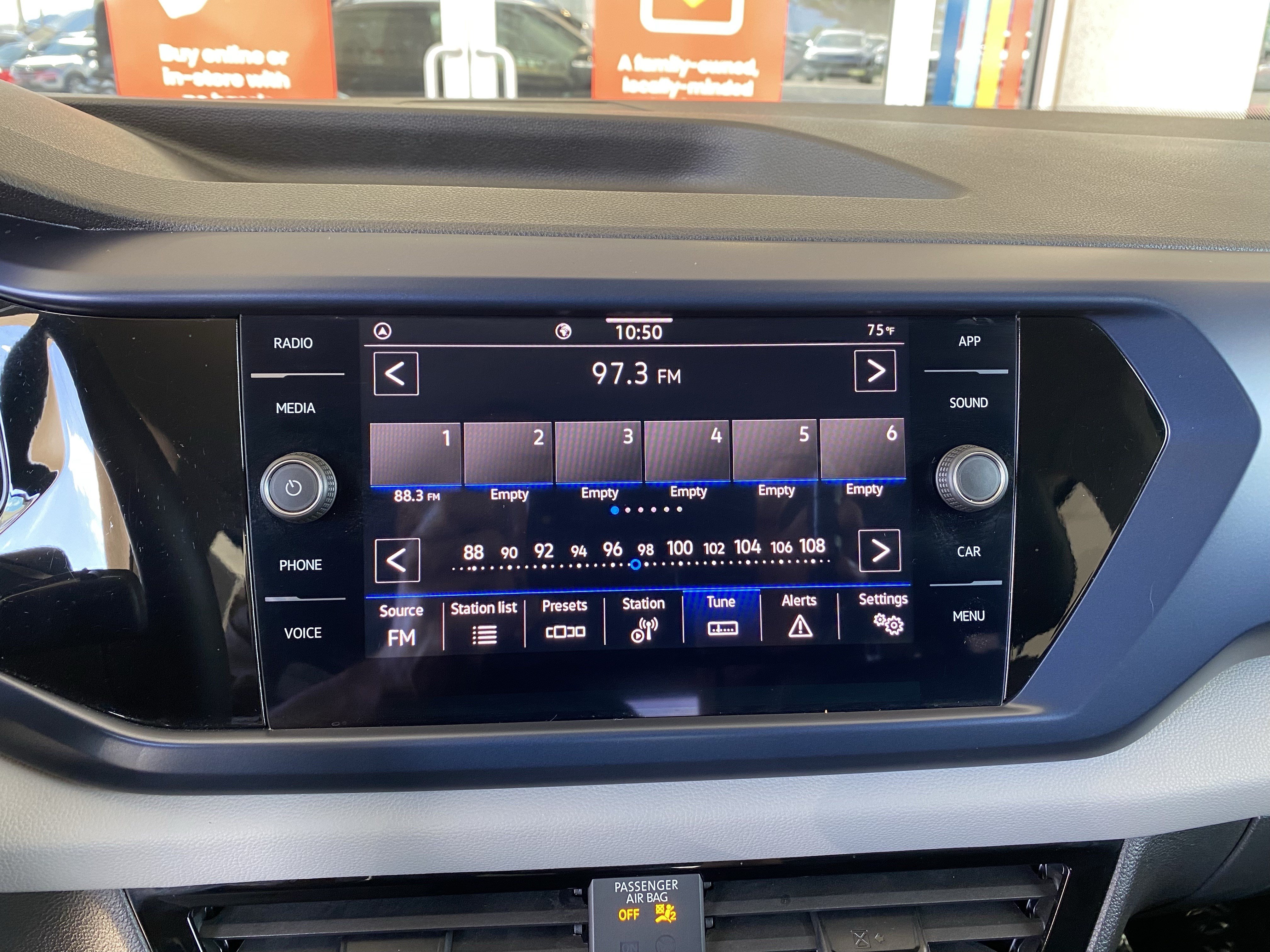 Certified 2023 Volkswagen Taos SE FWD image 3