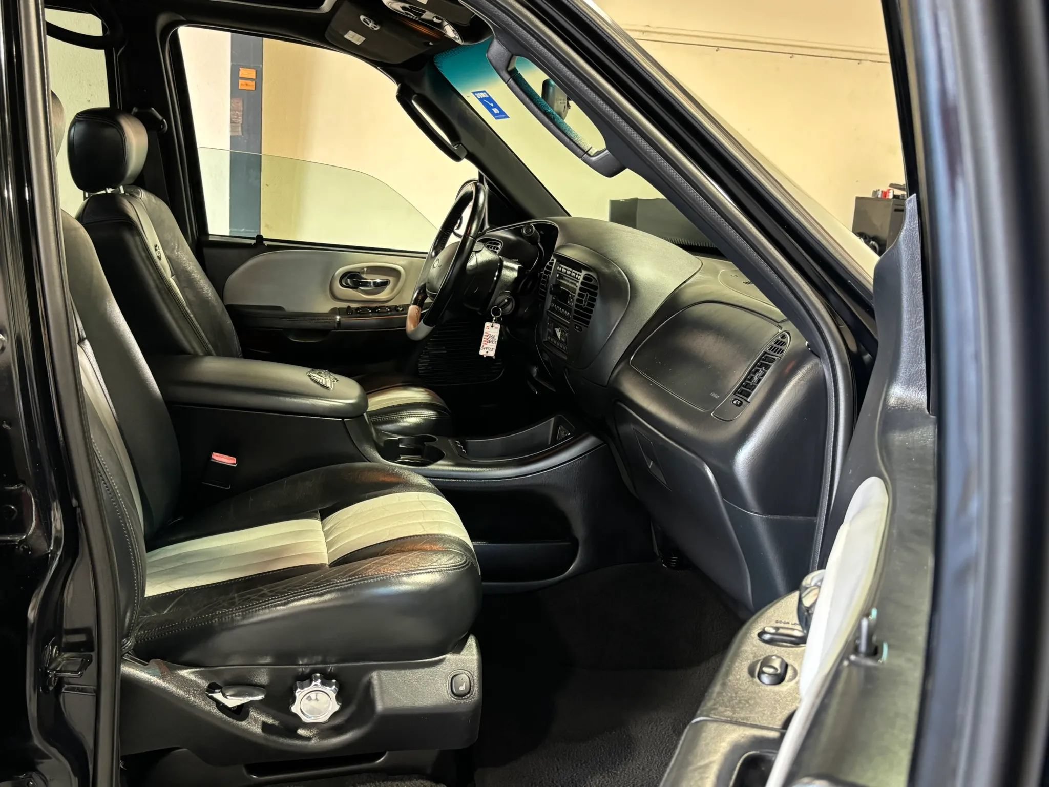 Used 2003 Ford F150 Harley-Davidson RWD image 19