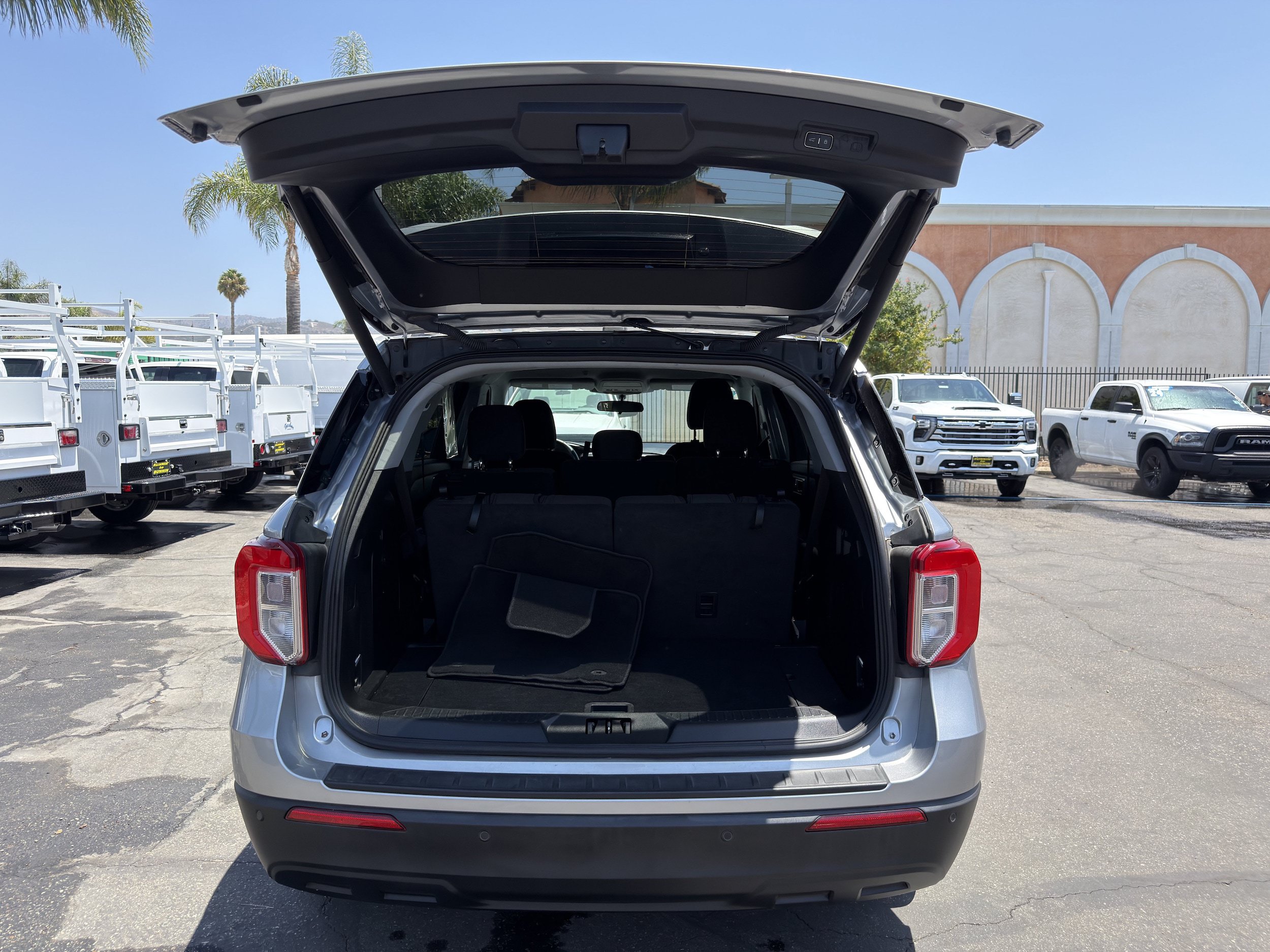 Used 2023 Ford Explorer XLT RWD image 15