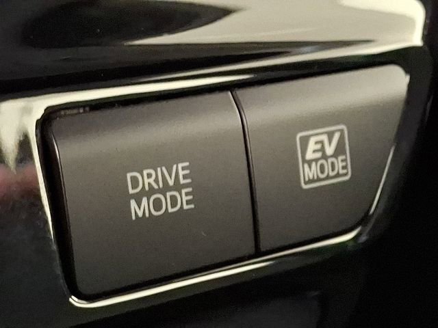 Used 2021 Toyota Prius LE w/ Carpet Mat Package (TMS) image 23