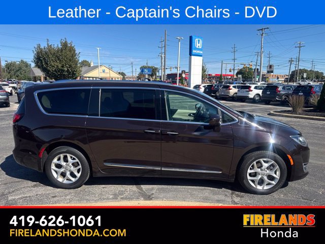 Used 2017 Chrysler Pacifica Touring-L Plus w/ Tire & Wheel Group FWD image 6