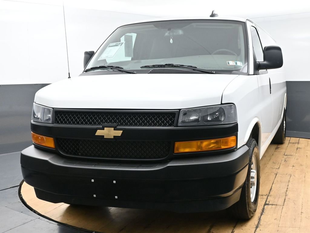 Used 2024 Chevrolet Express 3500 Extended w/ Driver Convenience Package image 5
