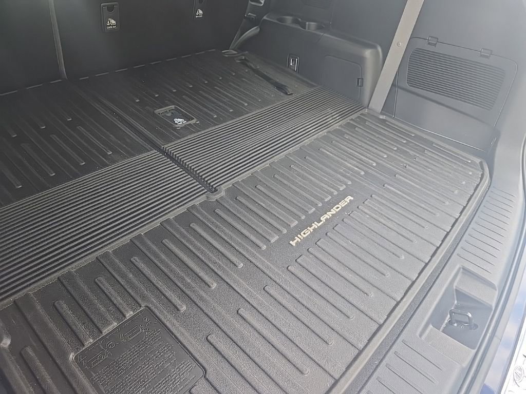 Used 2023 Toyota Highlander XLE image 10