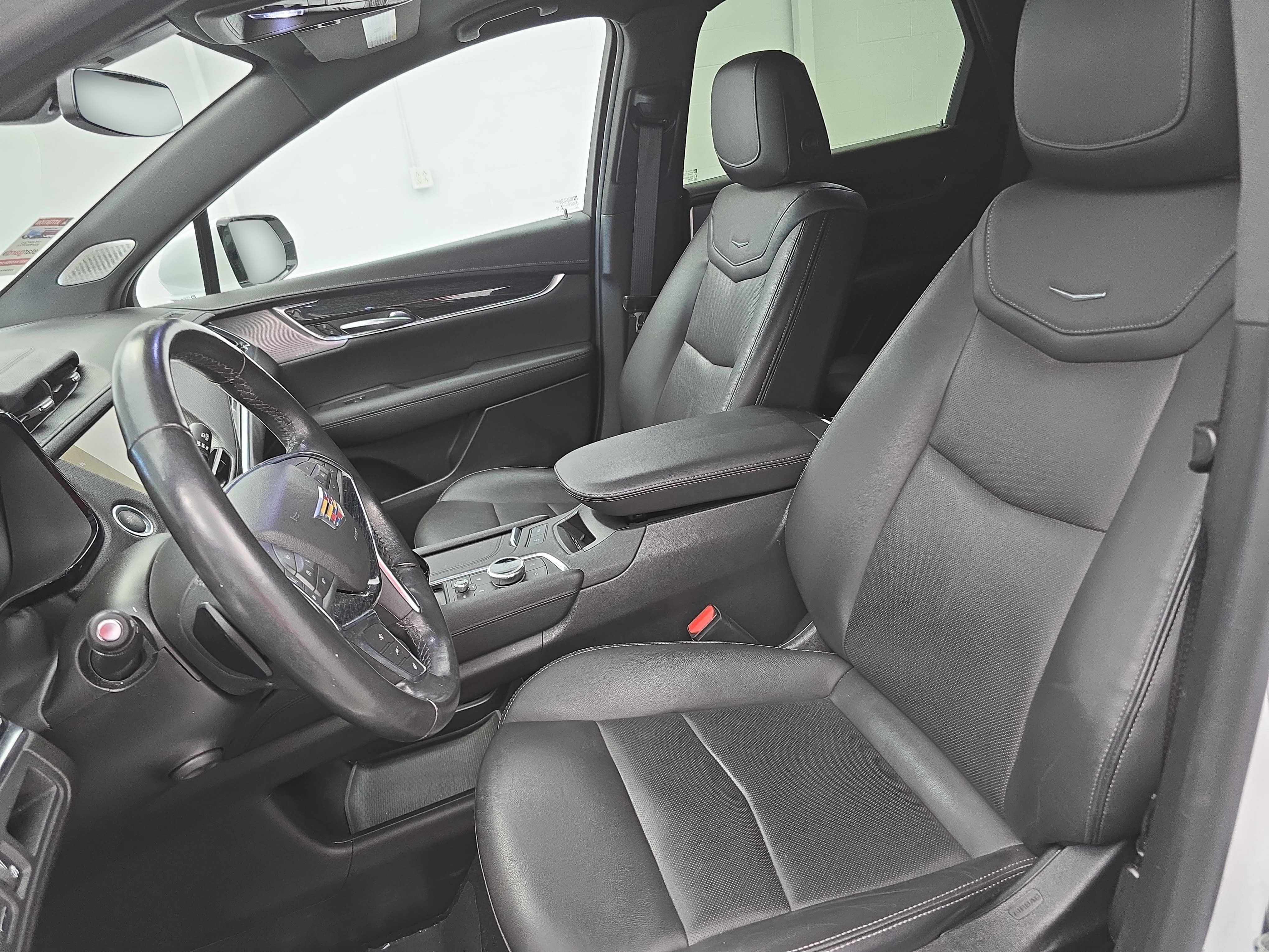 Used 2021 Cadillac XT5 Premium Luxury w/ LPO, Floor Liner Package AWD/4WD image 15