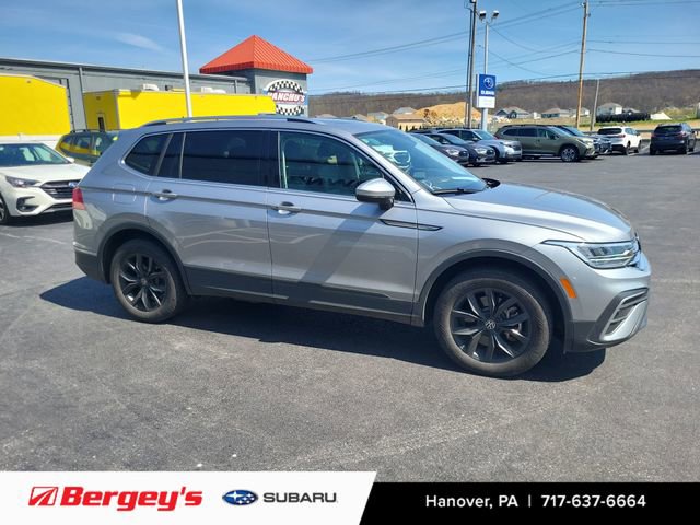 Used 2024 Volkswagen Tiguan SE w/ Panoramic Sunroof Package image 5