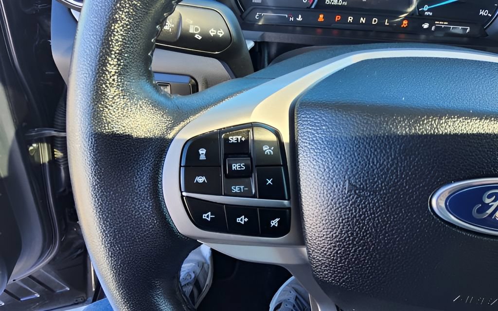 Used 2024 Ford Explorer XLT w/ Equipment Group 202A AWD/4WD image 18