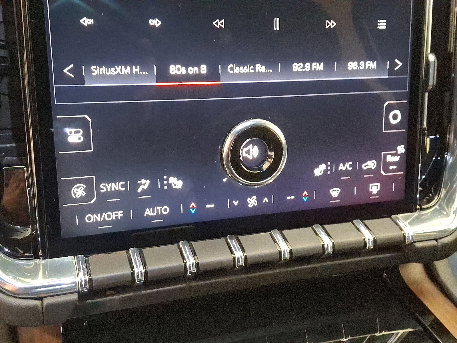 Used 2025 GMC Yukon Denali image 17