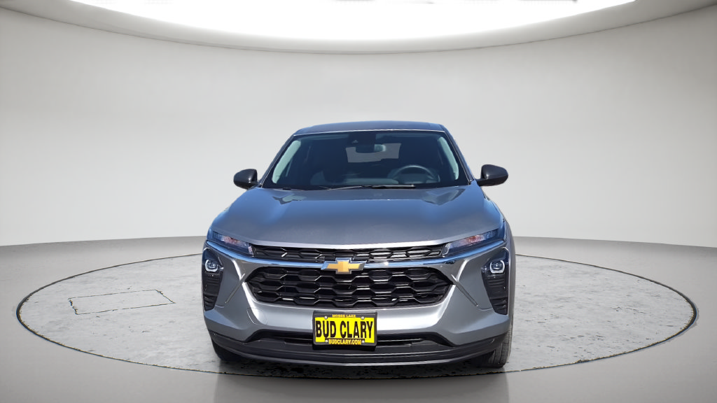 Used 2024 Chevrolet Trax LS FWD image 2