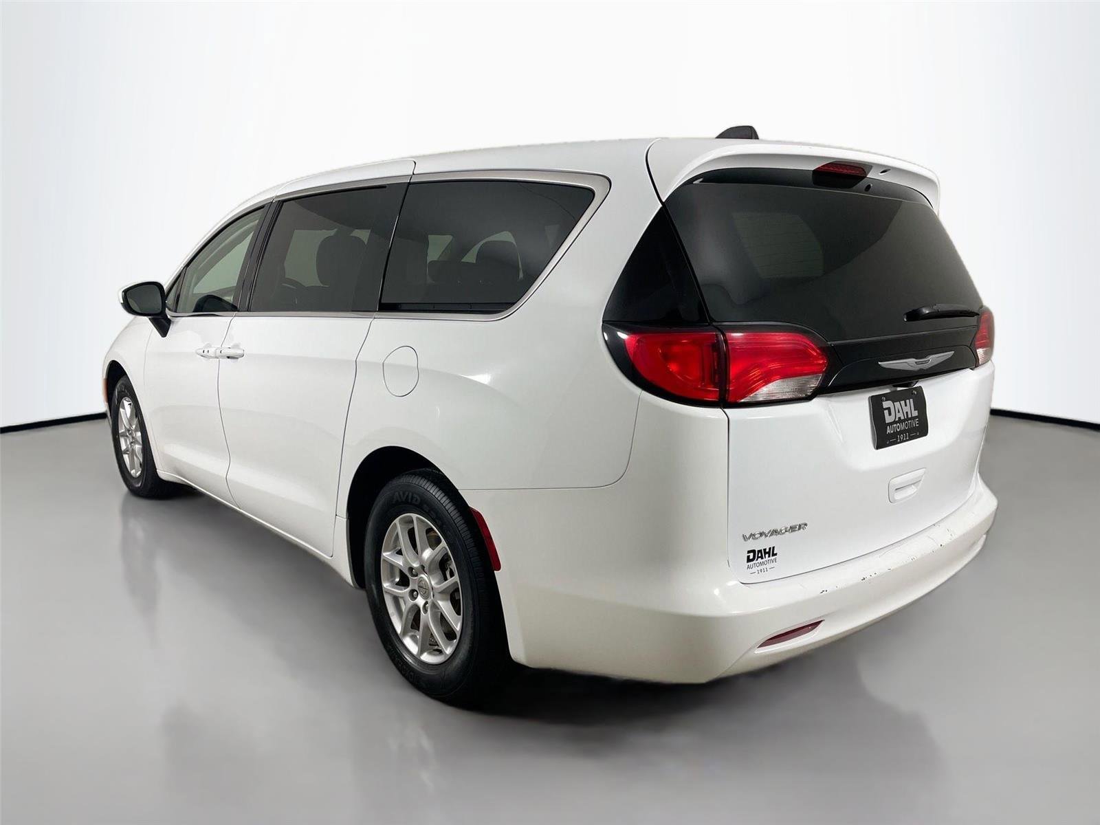 Used 2022 Chrysler Voyager LX image 10