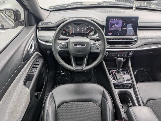 Used 2023 Jeep Compass Latitude w/ Sun and Sound Group AWD/4WD image 17