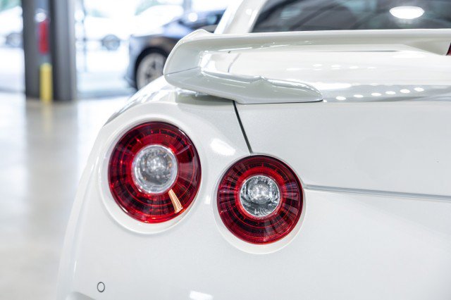 Used 2023 Nissan GT-R Premium w/ Premium Interior Package AWD/4WD image 15