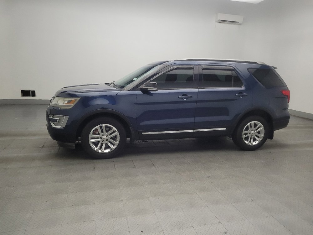 Used 2016 Ford Explorer XLT FWD image 2