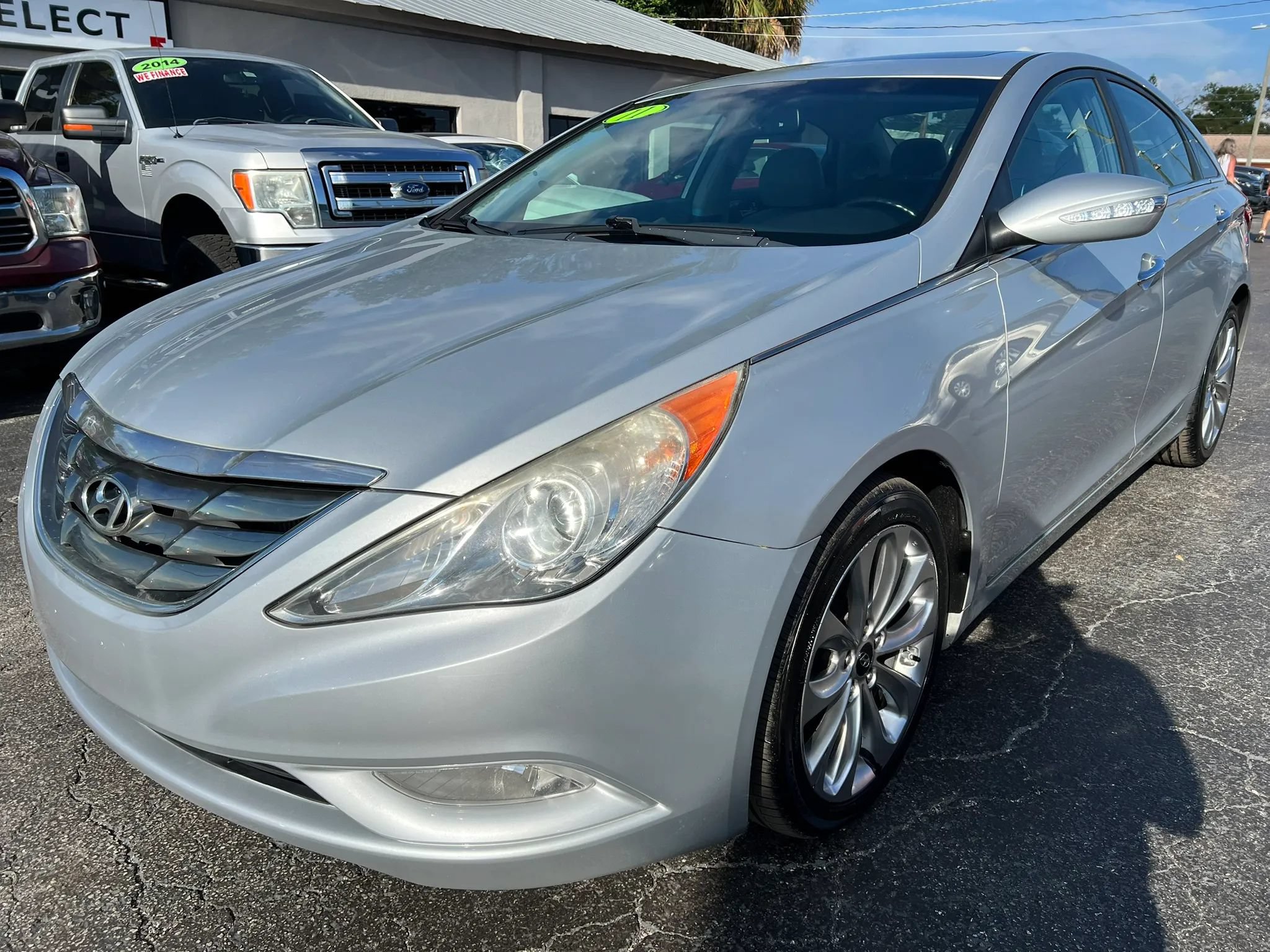 Used 2011 Hyundai Sonata Limited FWD image 2