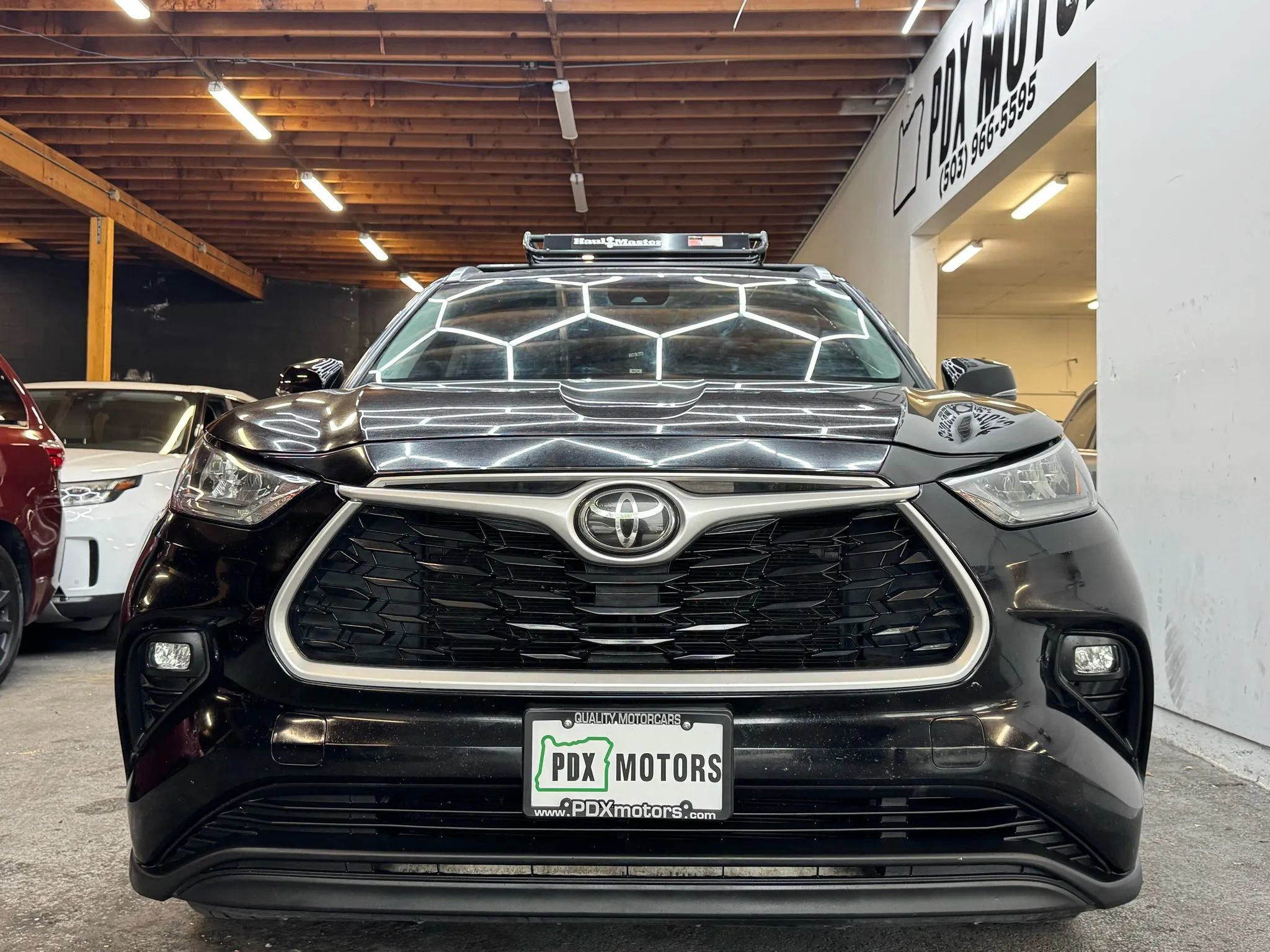 Used 2020 Toyota Highlander XLE image 2