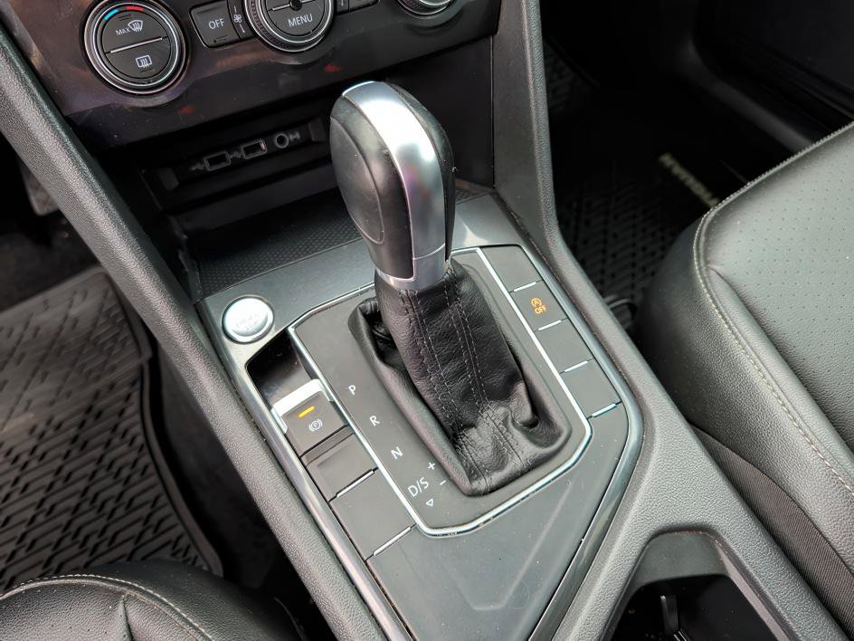 Used 2018 Volkswagen Tiguan SE image 26