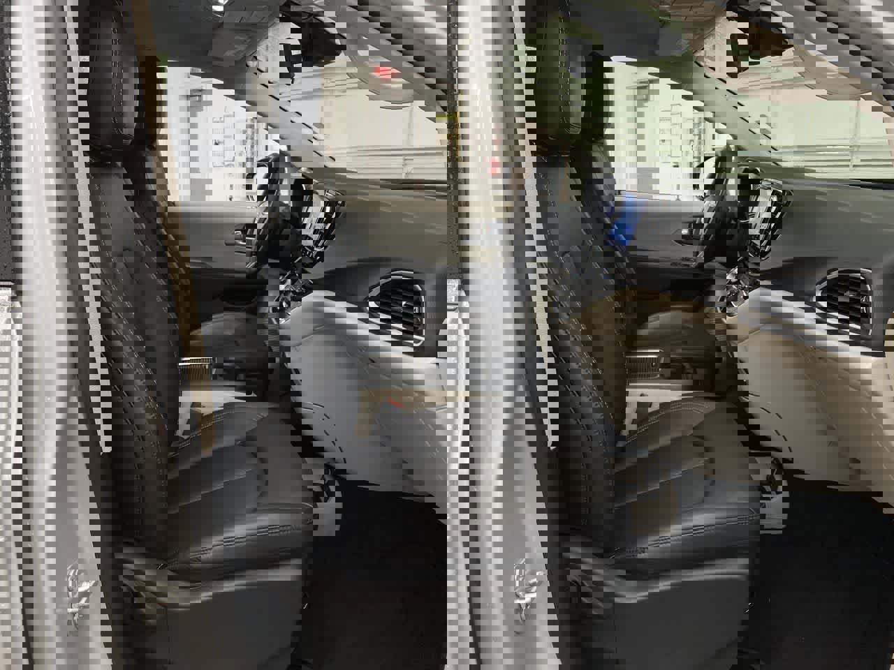 Used 2024 Chrysler Pacifica Touring-L image 17