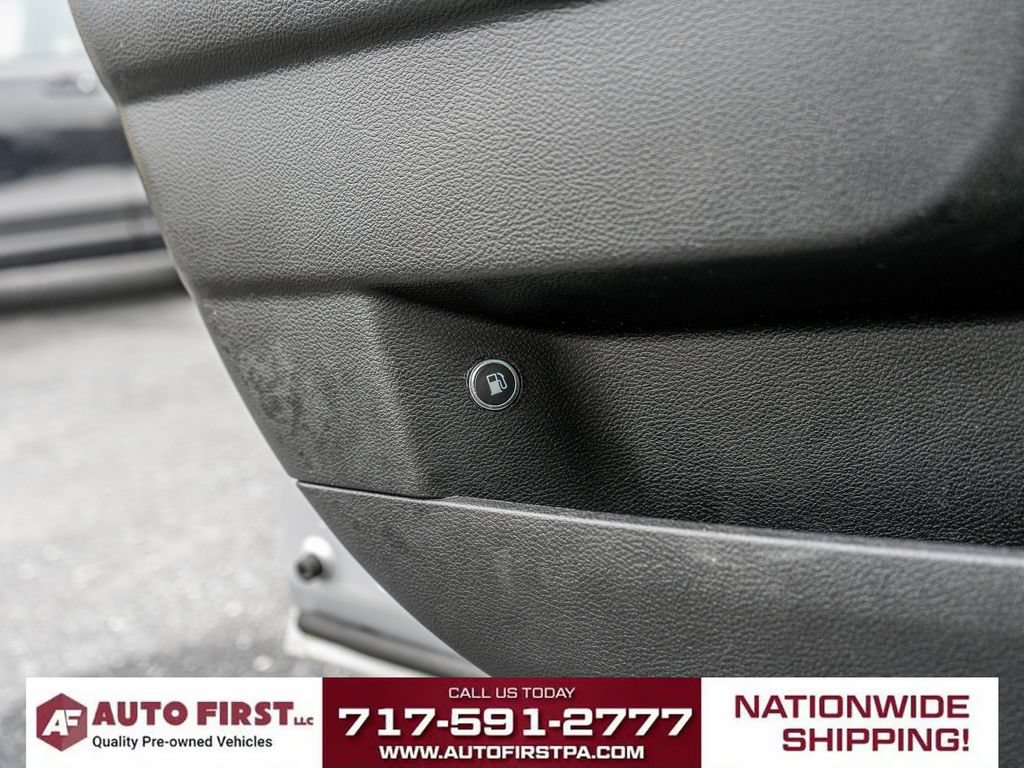 Used 2020 Chrysler 300 Limited AWD/4WD image 22